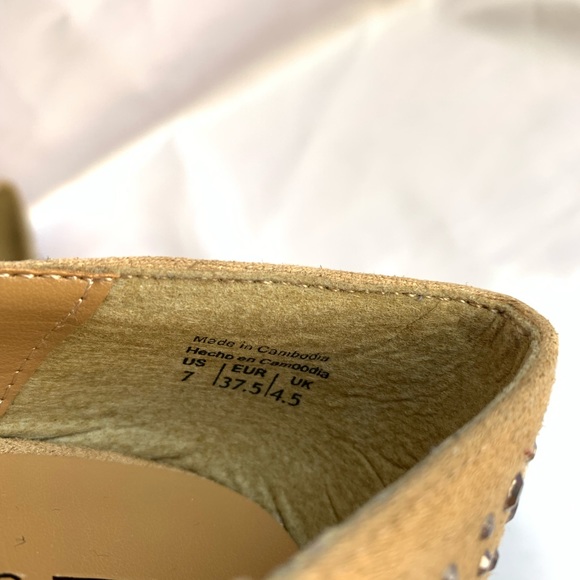 Call it Spring Heels - Picture 7 of 7